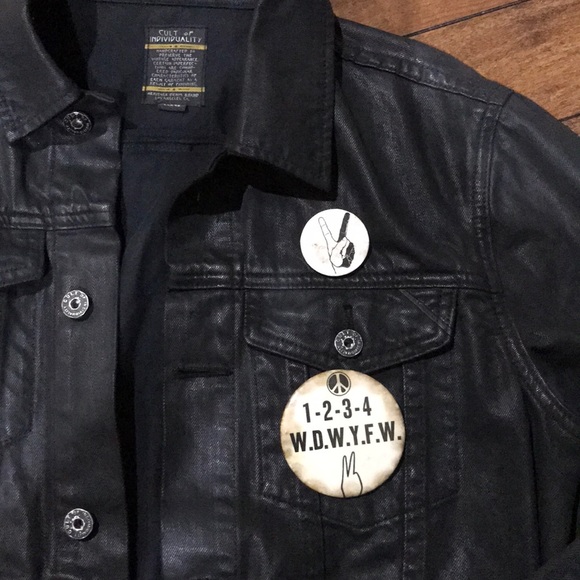 Vintage 60’s Vietnam Era Protest War Button - Picture 2 of 4